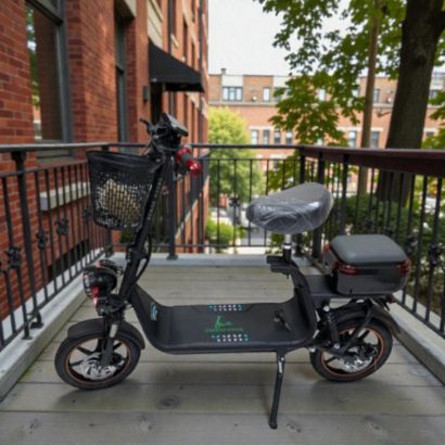 صورة سكوتر أبو سلة المطور 2025 – مع إضاءة وشاشة إلكترونية